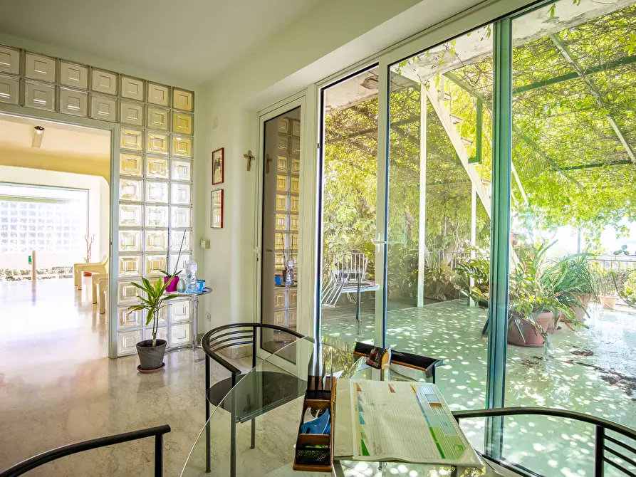 Immagine 3 di Villa in vendita  in Viale Giulio Emanuele Rizzo 2 a Siracusa