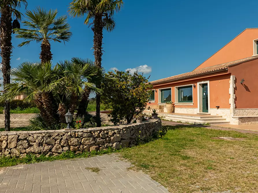 Immagine 17 di Villa in vendita  in Via Priamo 10 a Siracusa