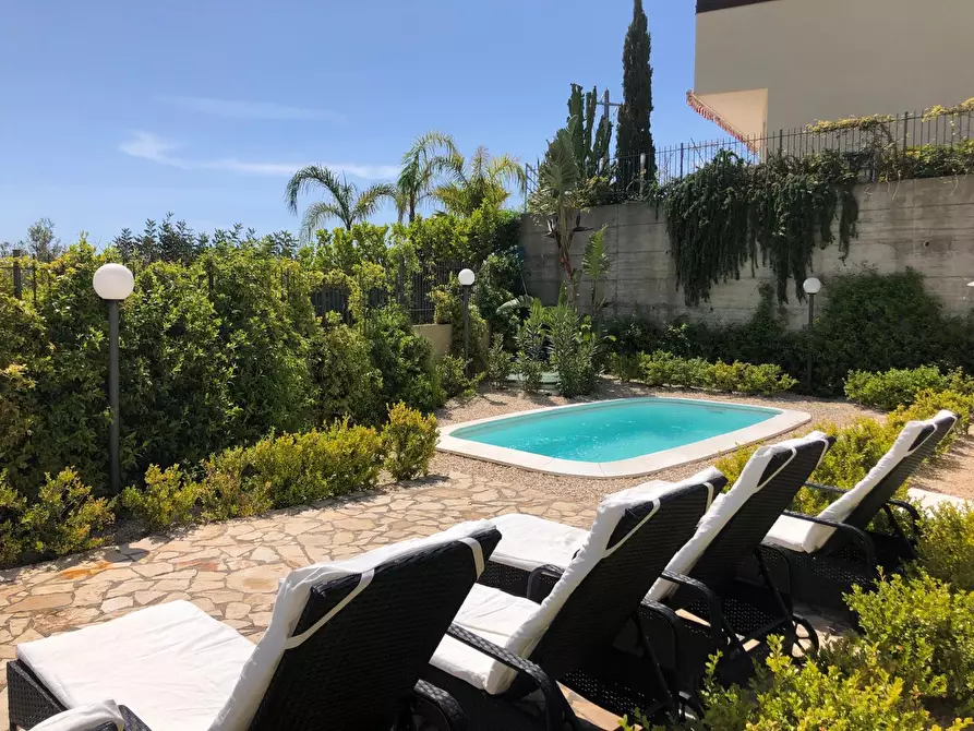 Immagine 58 di Villa in vendita  in Via Roma 21 a Taormina