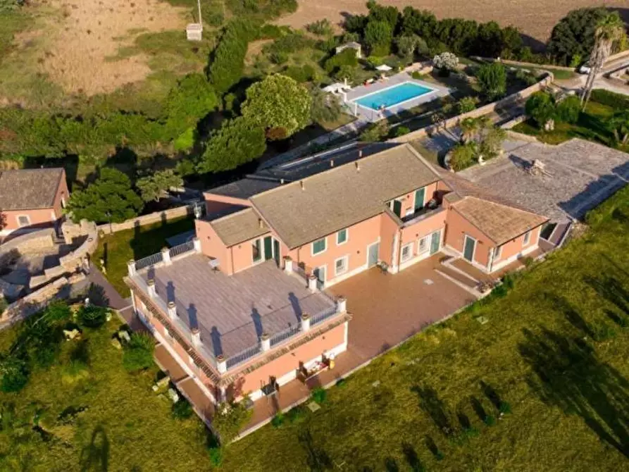 Immagine 1 di Villa in vendita  in Via Priamo 10 a Siracusa