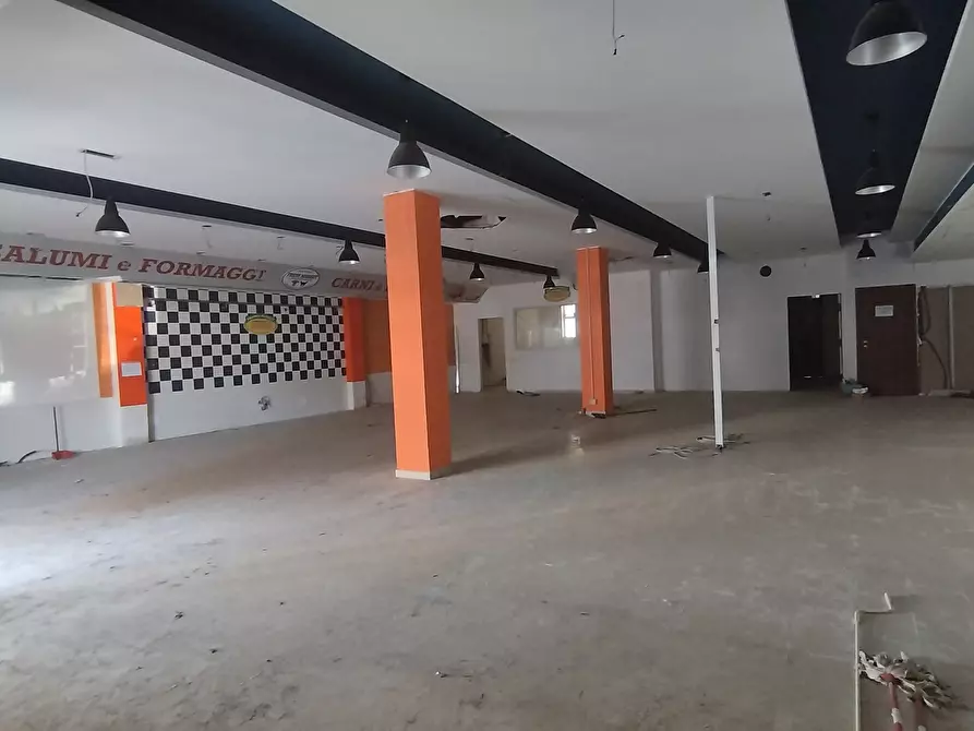 Immagine 6 di Locale commerciale in affitto  a Siracusa