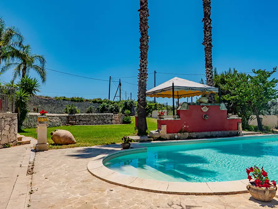 Immagine 37 di Villa in vendita  in Via Agamennone 2 a Siracusa