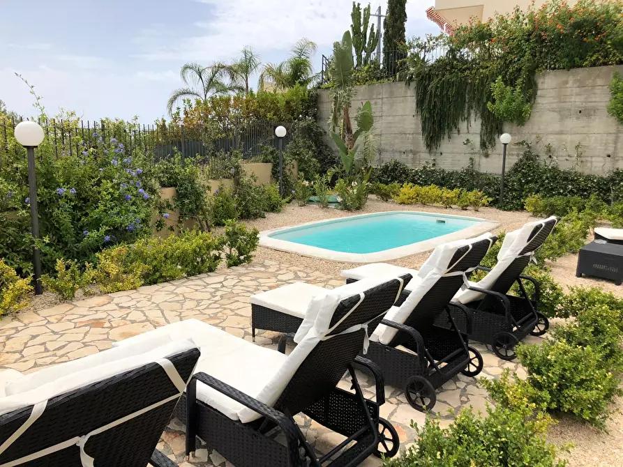 Immagine 50 di Villa in vendita  in Via Roma 21 a Taormina