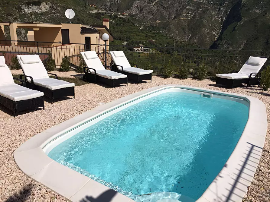 Immagine 33 di Villa in vendita  in Via Roma 21 a Taormina