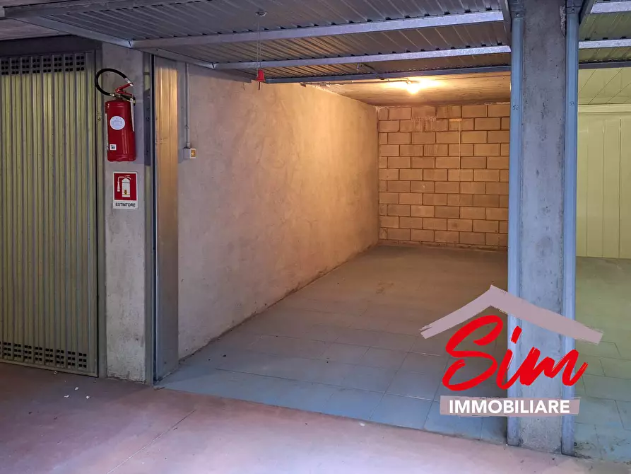 Immagine 5 di Garage in vendita  in Via Guglielmo Marconi 8 a Novara
