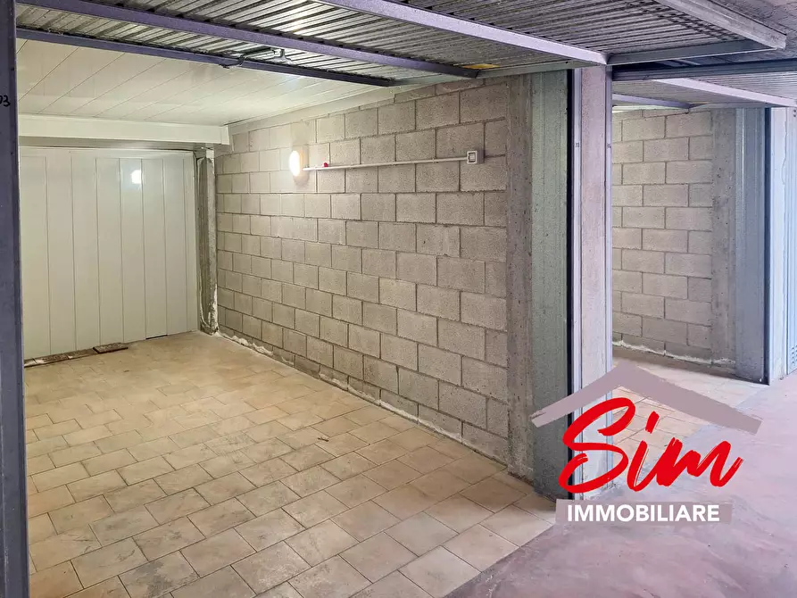 Immagine 4 di Garage in vendita  in Via Guglielmo Marconi 8 a Novara