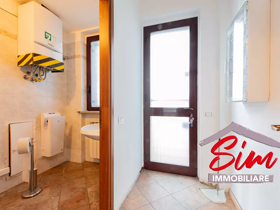 Immagine 8 di Ufficio in vendita  in Viale Dante Alighieri sn a Novara