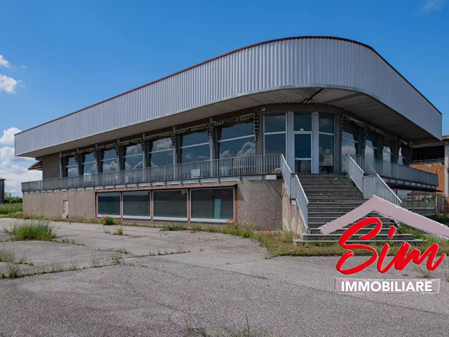 Immagine 2 di Locale commerciale in vendita  in Strada statale 229 del Lago d'Ortatrada provincial sn a Caltignaga