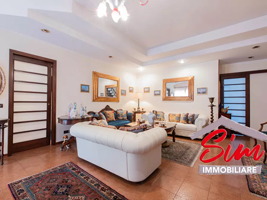 Immagine 4 di Pentalocale in vendita  in Via Agogna sn a Novara