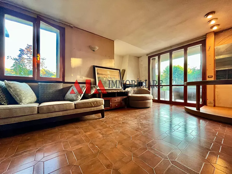 Immagine 4 di Villa in vendita  in Via Vittorio Veneto a Pontedera