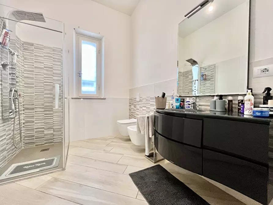 Immagine 18 di Villa in vendita  in Via Fabio Filzi a Pontedera