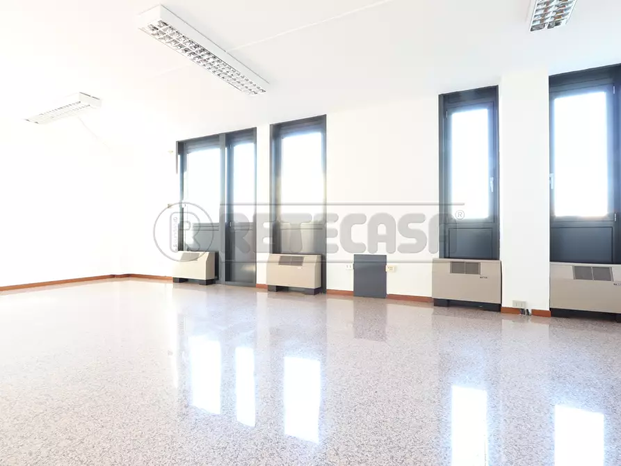 Immagine 39 di Ufficio in affitto  in Via Aldo Moro 10 a Vicenza