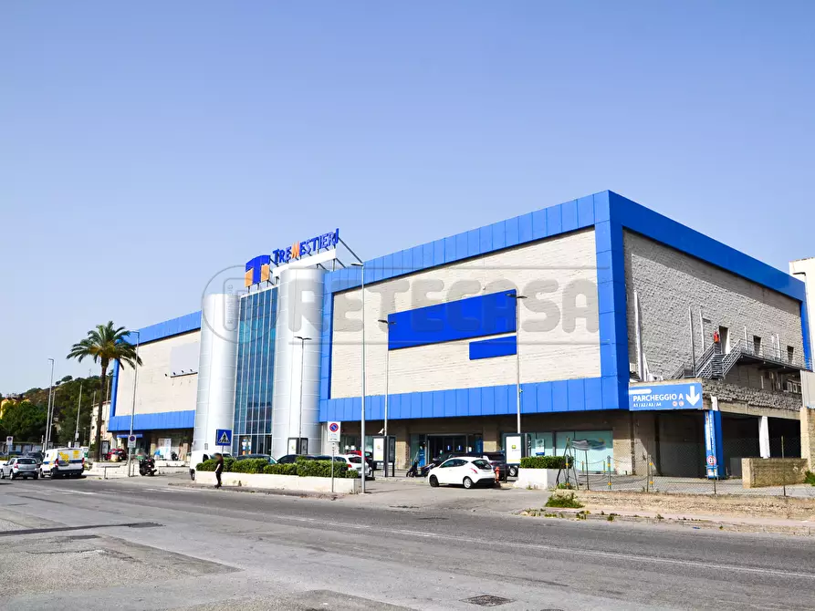 Immagine 5 di Locale commerciale in vendita  in Località Tremestieri 379 a Messina