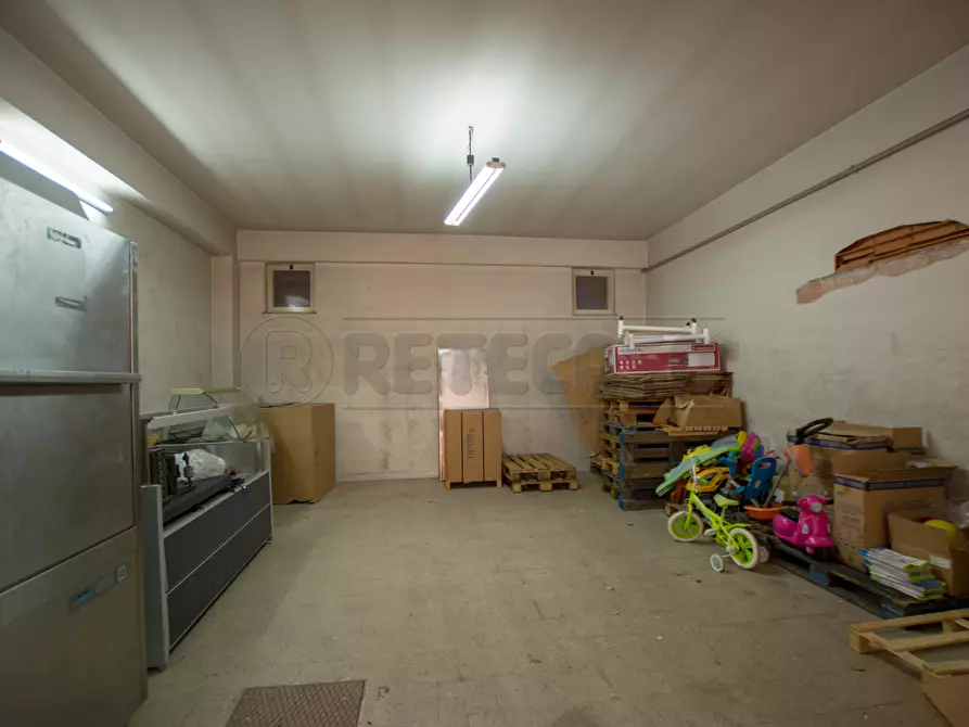 Immagine 11 di Magazzino in vendita  in Alba Chiara a Messina