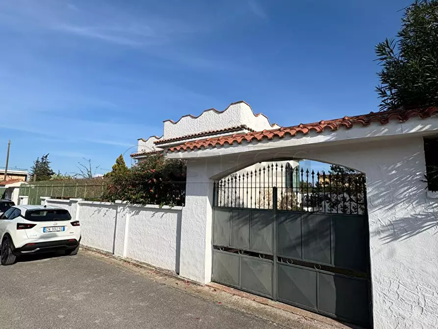 Immagine 5 di Villa in vendita  in Viale Cimabue 33 a Castel Volturno
