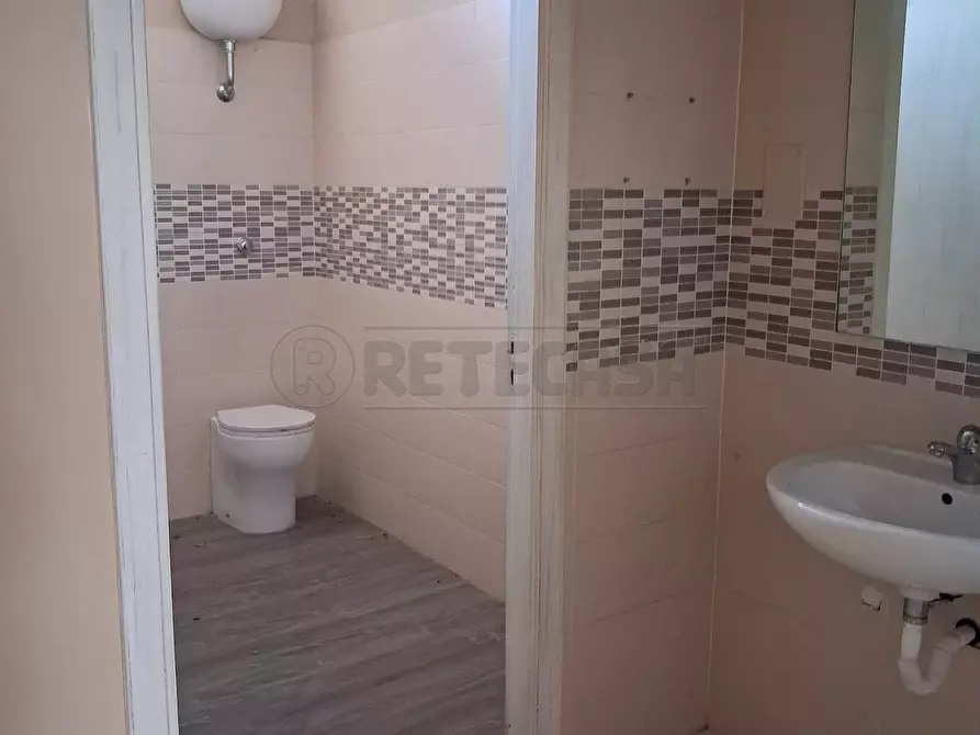 Immagine 6 di Locale commerciale in affitto  in Via Guglielmo Marconi a Marcianise