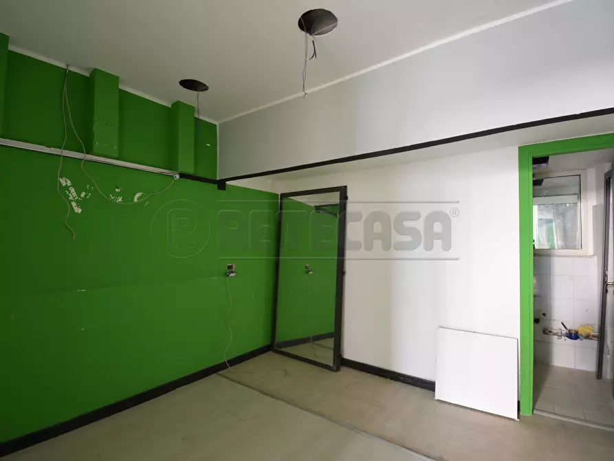 Immagine 6 di Locale commerciale in vendita  in Via Camiciotti 25 a Messina