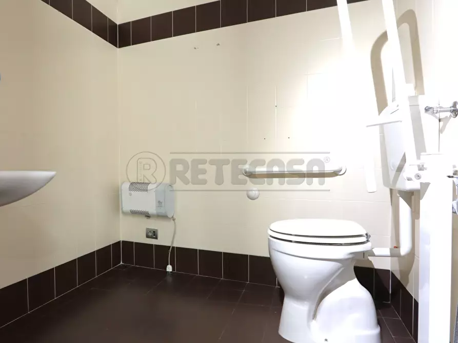 Immagine 7 di Locale commerciale in affitto  in Via G marconi 5 a Altavilla Vicentina