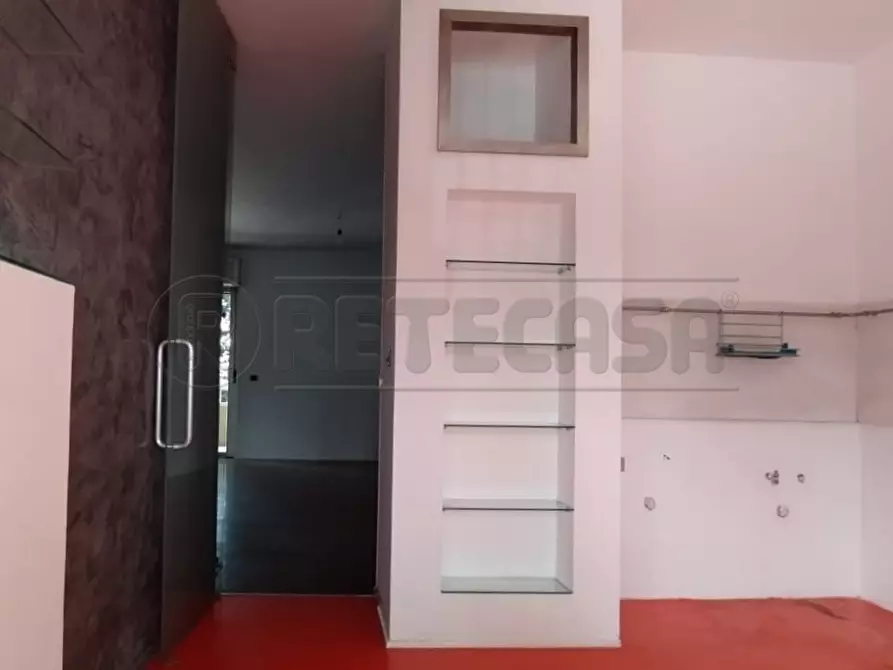 Immagine 6 di Pentalocale in vendita  in Via Eugenio Montale a Marcianise