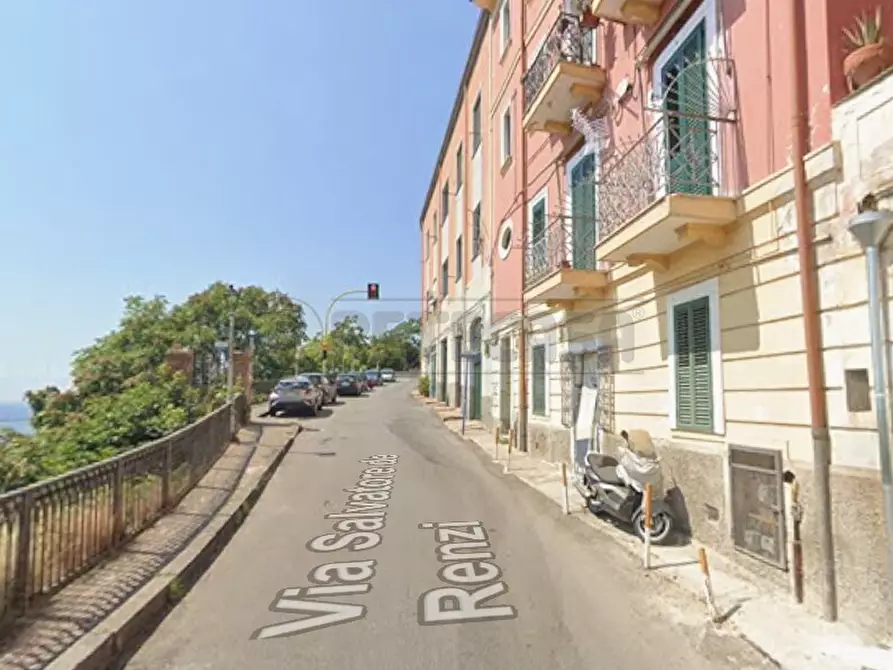 Immagine 3 di Stanza singola in affitto  in Via Salvatore de Renzi 12 a Salerno