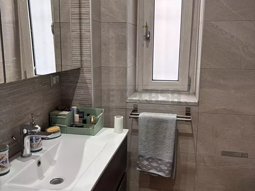 Immagine 18 di Trilocale in affitto  in Via Alberto Bolognetti 6 a Salerno