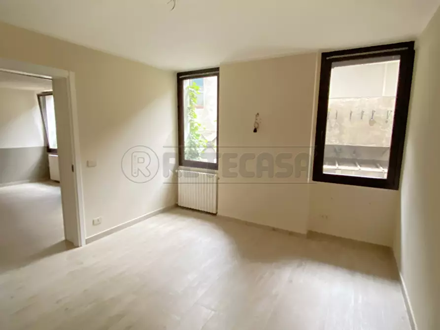 Immagine 6 di Locale commerciale in vendita  in Contrada Apolloni a Vicenza