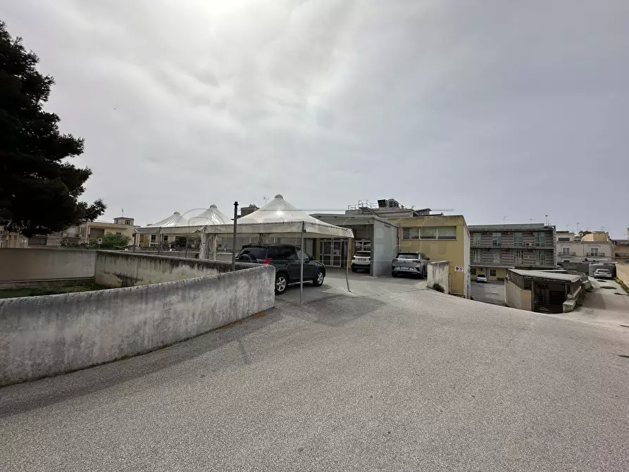 Immagine 3 di Locale commerciale in vendita  a Mazara Del Vallo