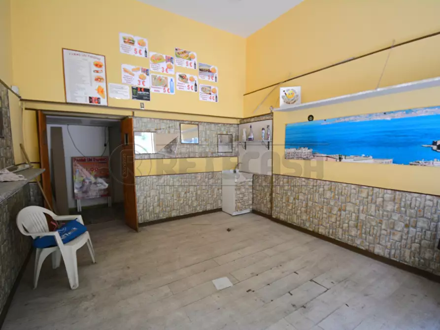 Immagine 4 di Locale commerciale in vendita  in Corso Cavour 164 a Messina