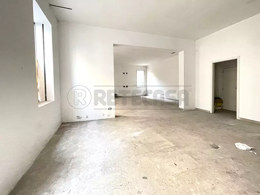 Immagine 4 di Locale commerciale in vendita  in Riviera dei Ponti Romani 13 a Padova
