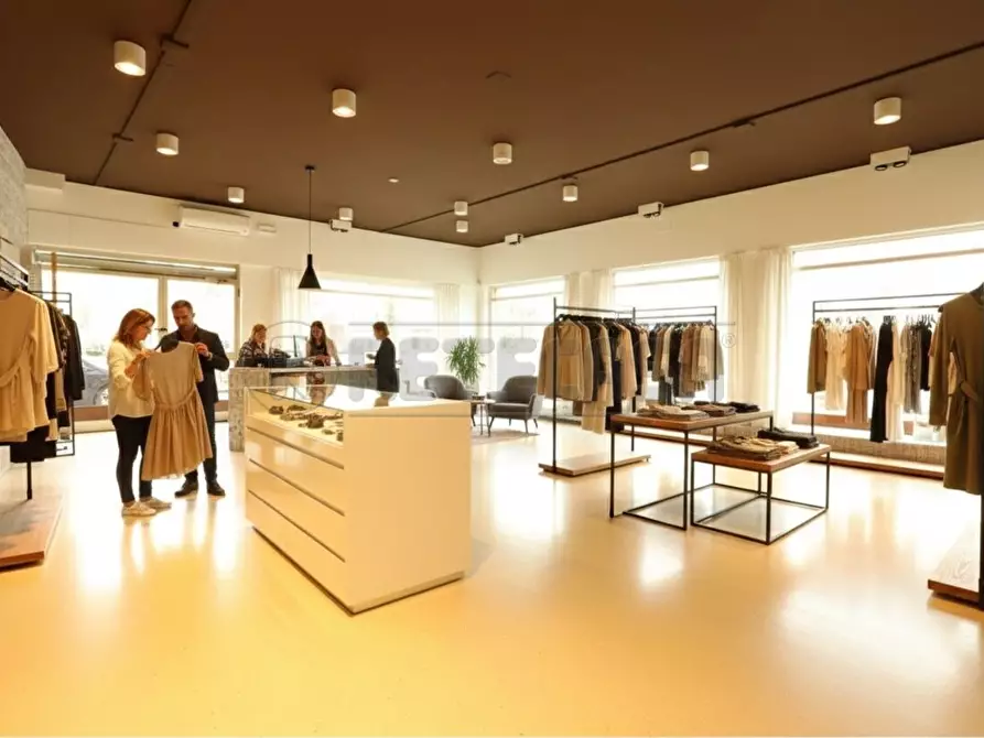 Immagine 2 di Locale commerciale in vendita  in viale della pace 169 a Vicenza