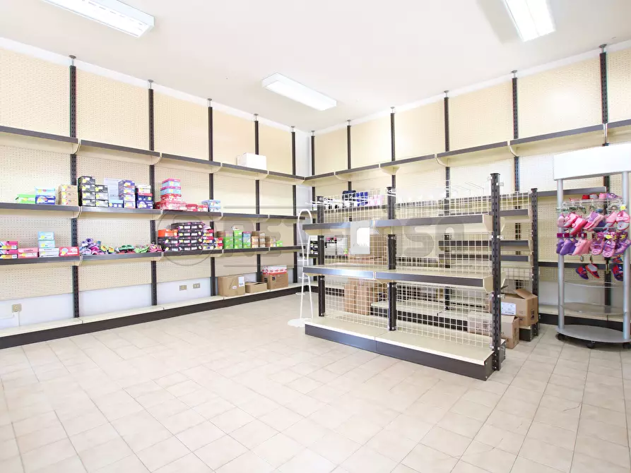 Immagine 8 di Locale commerciale in vendita  in Via Gaetano Salvemini 65 a Vicenza