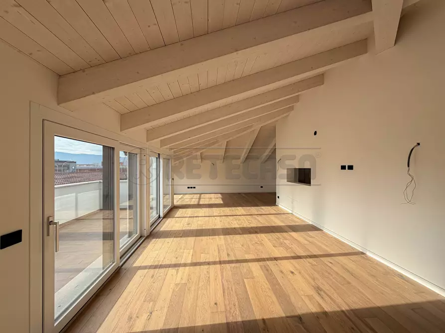 Immagine 12 di Attico in vendita  in Via F. Magellano a Creazzo