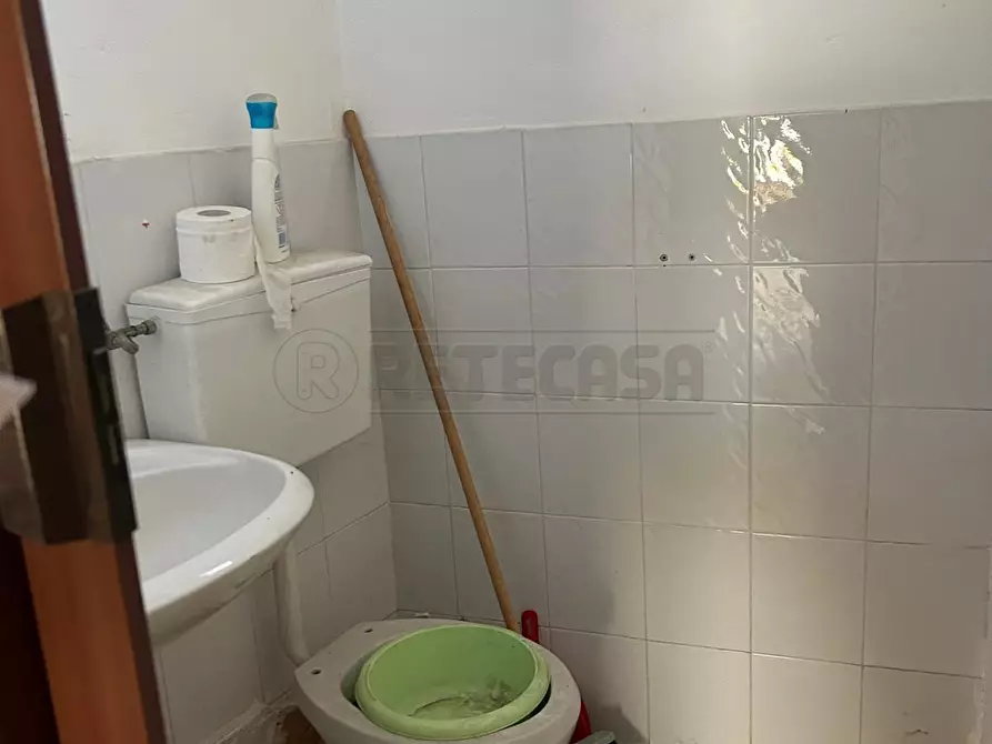 Immagine 7 di Locale commerciale in affitto  in VIA RUGGERO SETTIMO 10 a Caltanissetta