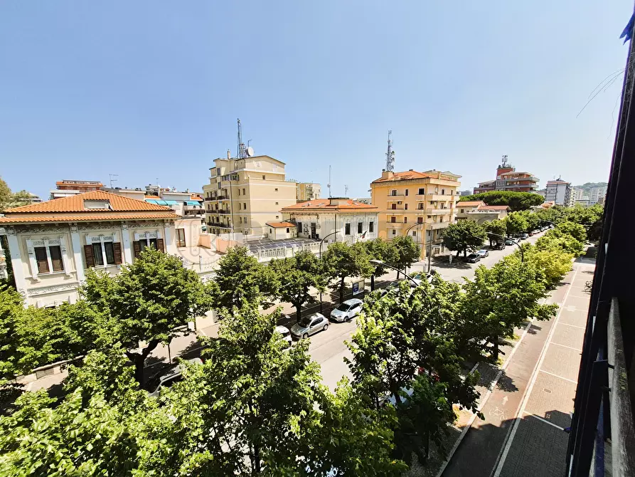 Immagine 22 di Quadrilocale in vendita  in Viale Gabriele D'Annunzio 210 a Pescara