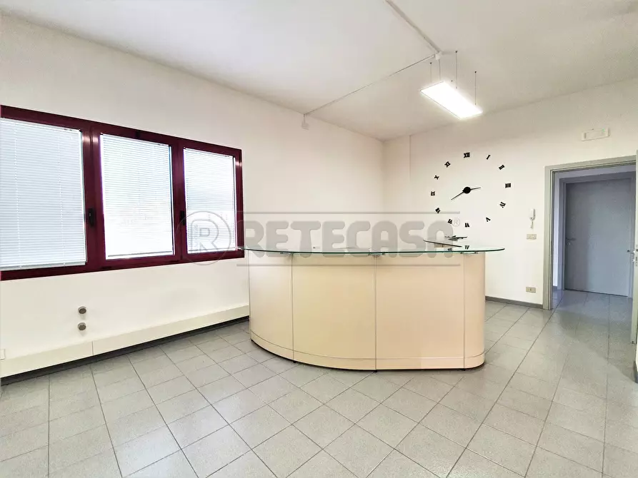Immagine 6 di Ufficio in affitto  a Torri Di Quartesolo