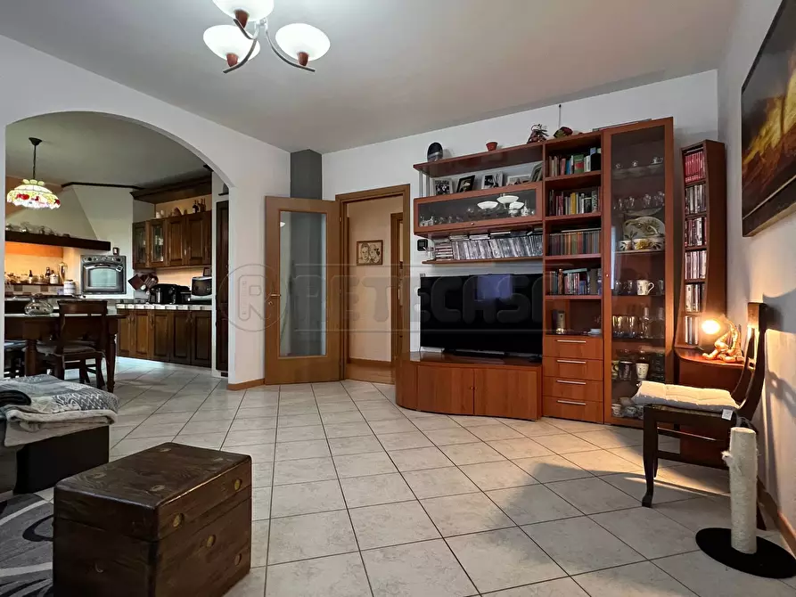 Immagine 5 di Appartamento in vendita  in VIA SILVIO PELLICO 43 a Sarego