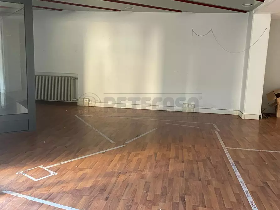 Immagine 7 di Attività commerciale in affitto  a Montecchio Maggiore