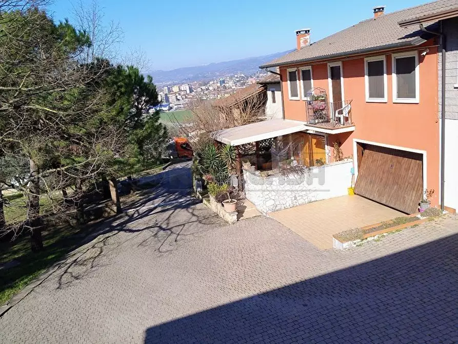 Immagine 28 di Casa bifamiliare in vendita  a Montecchio Maggiore