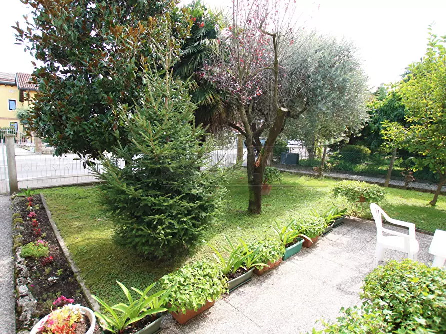 Immagine 1 di Villa in vendita  in viale riviera berica 400 a Vicenza