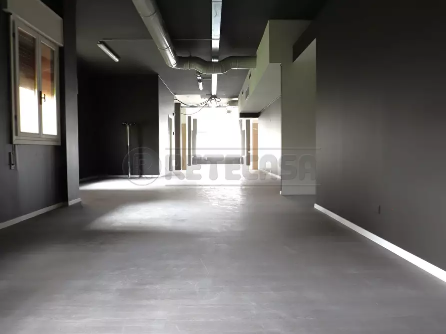 Immagine 25 di Locale commerciale in vendita  in Viale Verona 251 a Vicenza