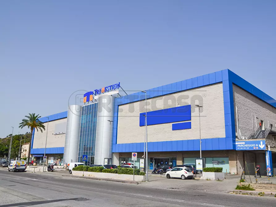 Immagine 2 di Locale commerciale in vendita  in Località Tremestieri 379 a Messina