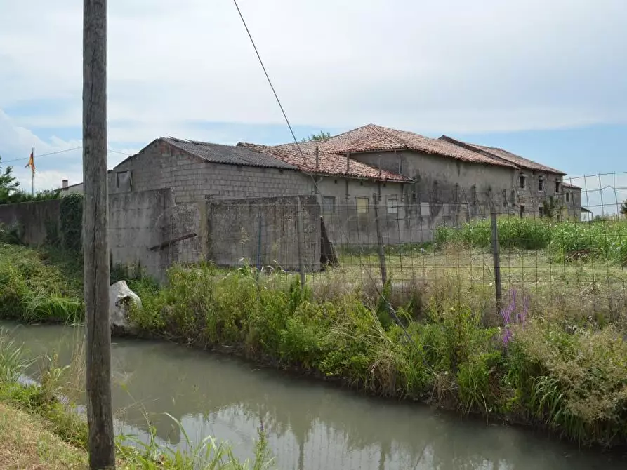 Immagine 5 di Rustico / casale in vendita  in VIA SABBIONARA a Lonigo