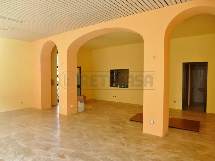 Immagine 4 di Locale commerciale in affitto  a Montebello Vicentino