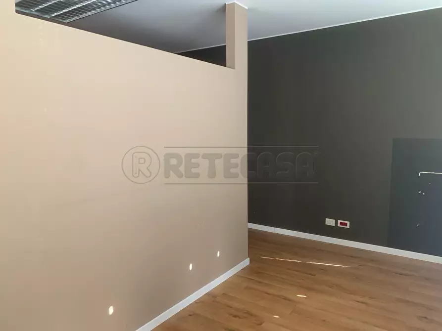 Immagine 27 di Ufficio in vendita  a Seriate