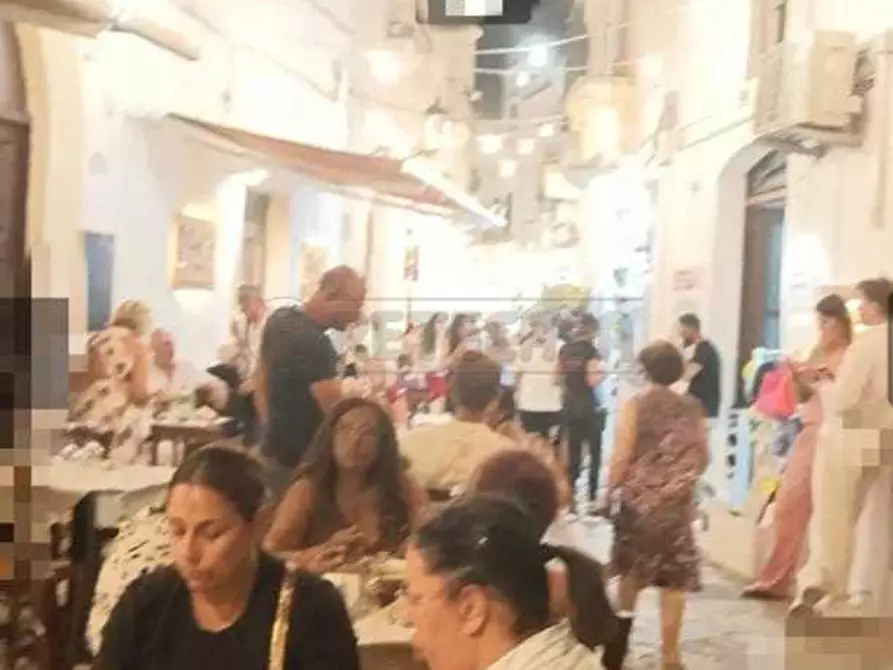 Immagine 17 di Locale commerciale in vendita  in Via Incrociata 2 a Gallipoli
