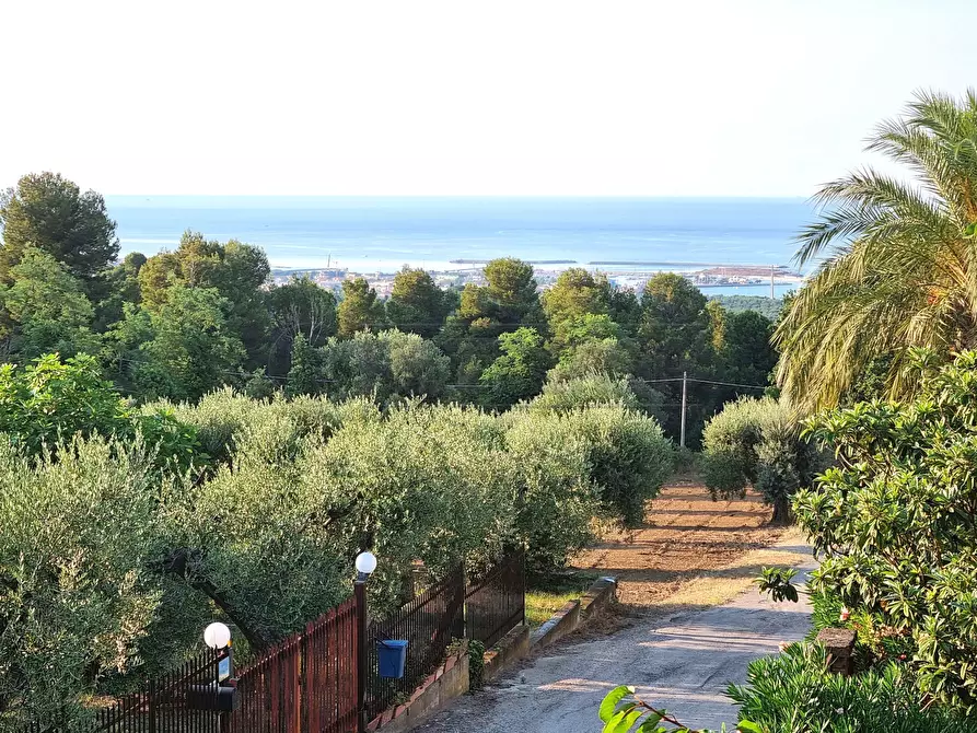 Immagine 10 di Casa indipendente in vendita  a Pescara