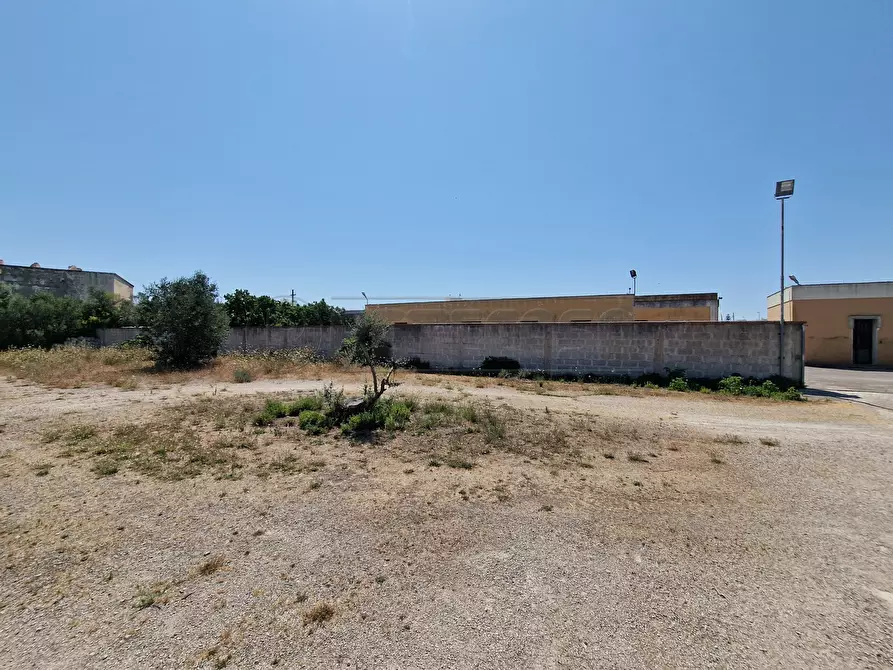 Immagine 55 di Laboratorio in vendita  in Via Neviano 37 a Seclì