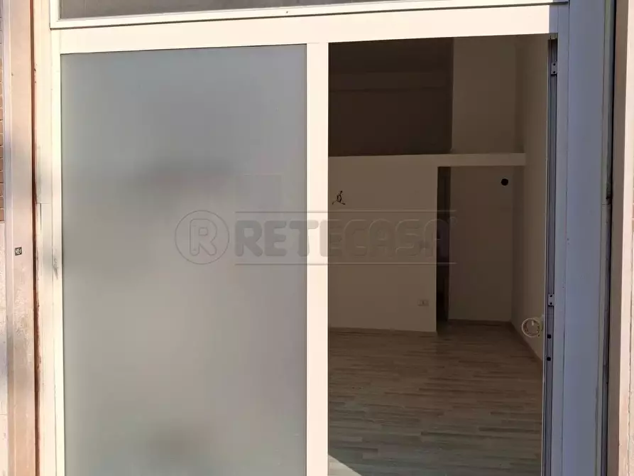 Immagine 3 di Locale commerciale in affitto  in Via Nicola Antonio Mantenga 13 a Salerno