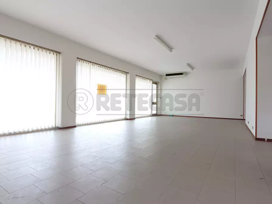 Immagine 4 di Locale commerciale in vendita  in Via S. Quasimodo a Grisignano Di Zocco