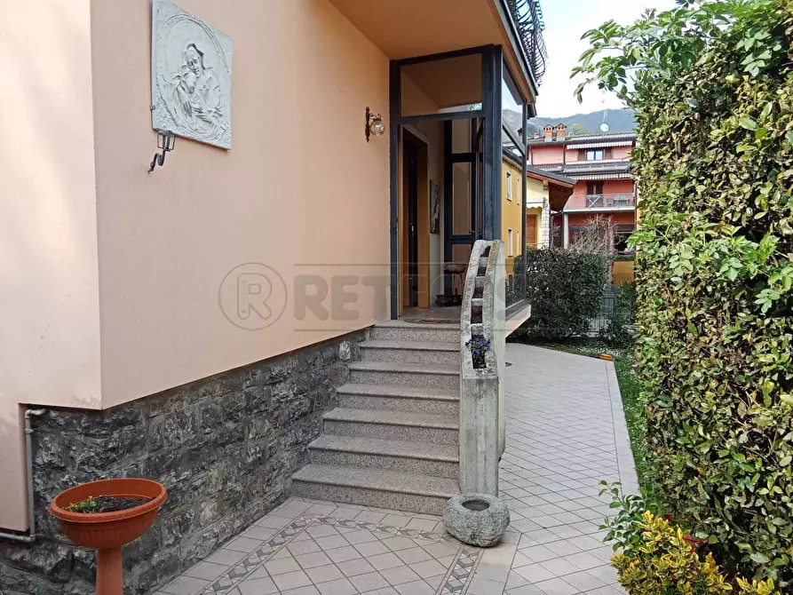 Immagine 2 di Villa in affitto  a Nembro